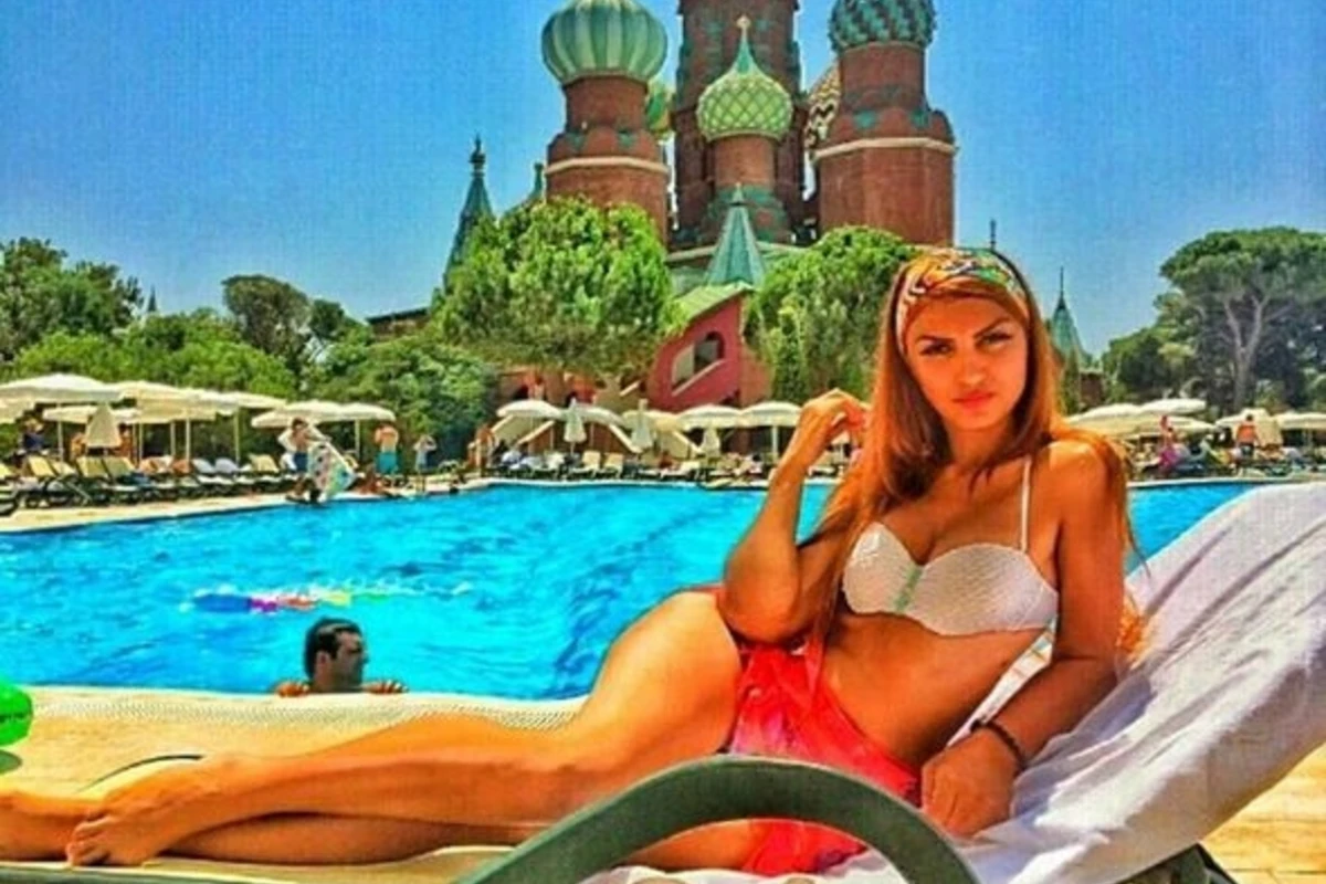 Азербайджанская модель на отдыхе в Анталии