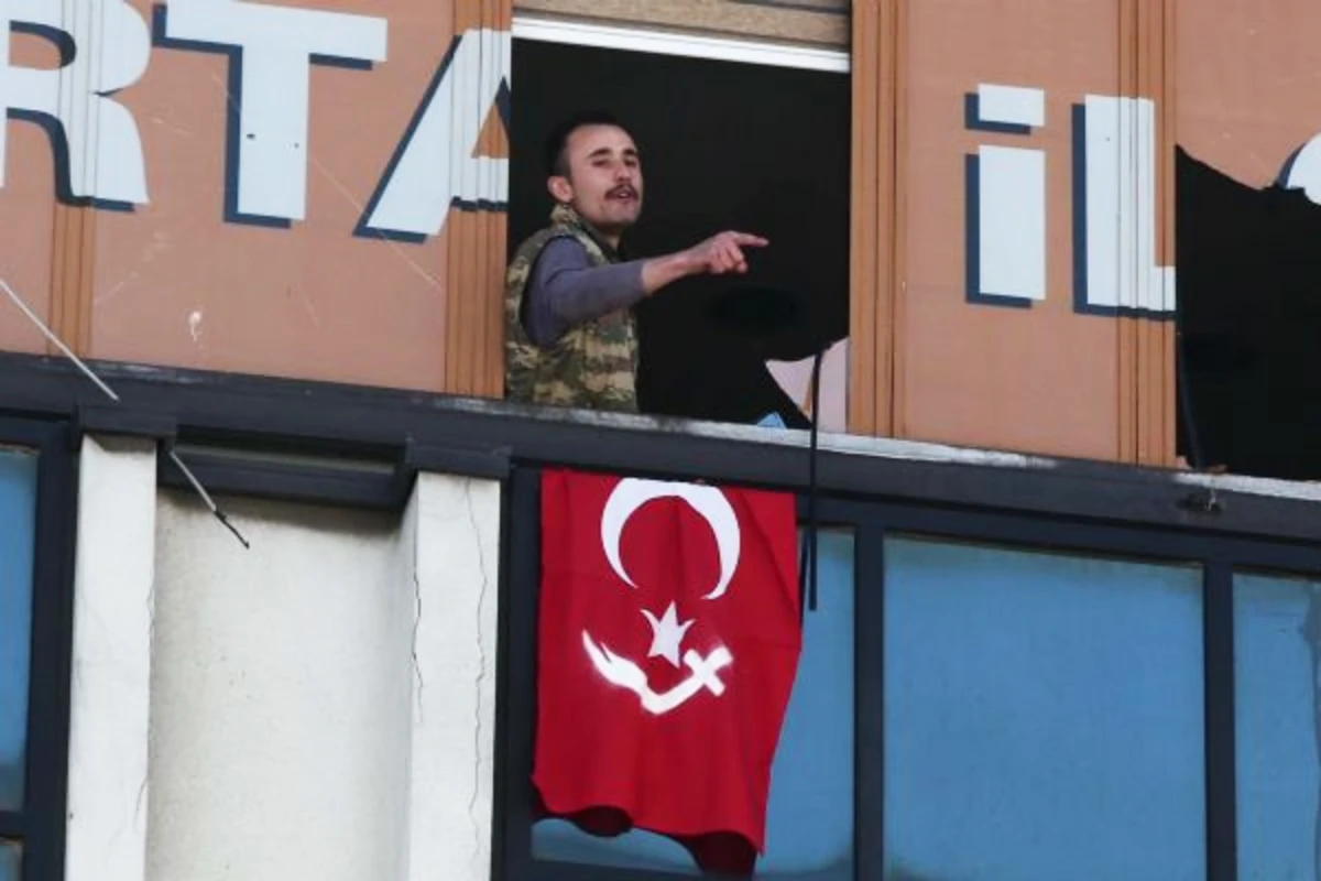 В Турции совершено вооруженное нападение на офис правящей партии