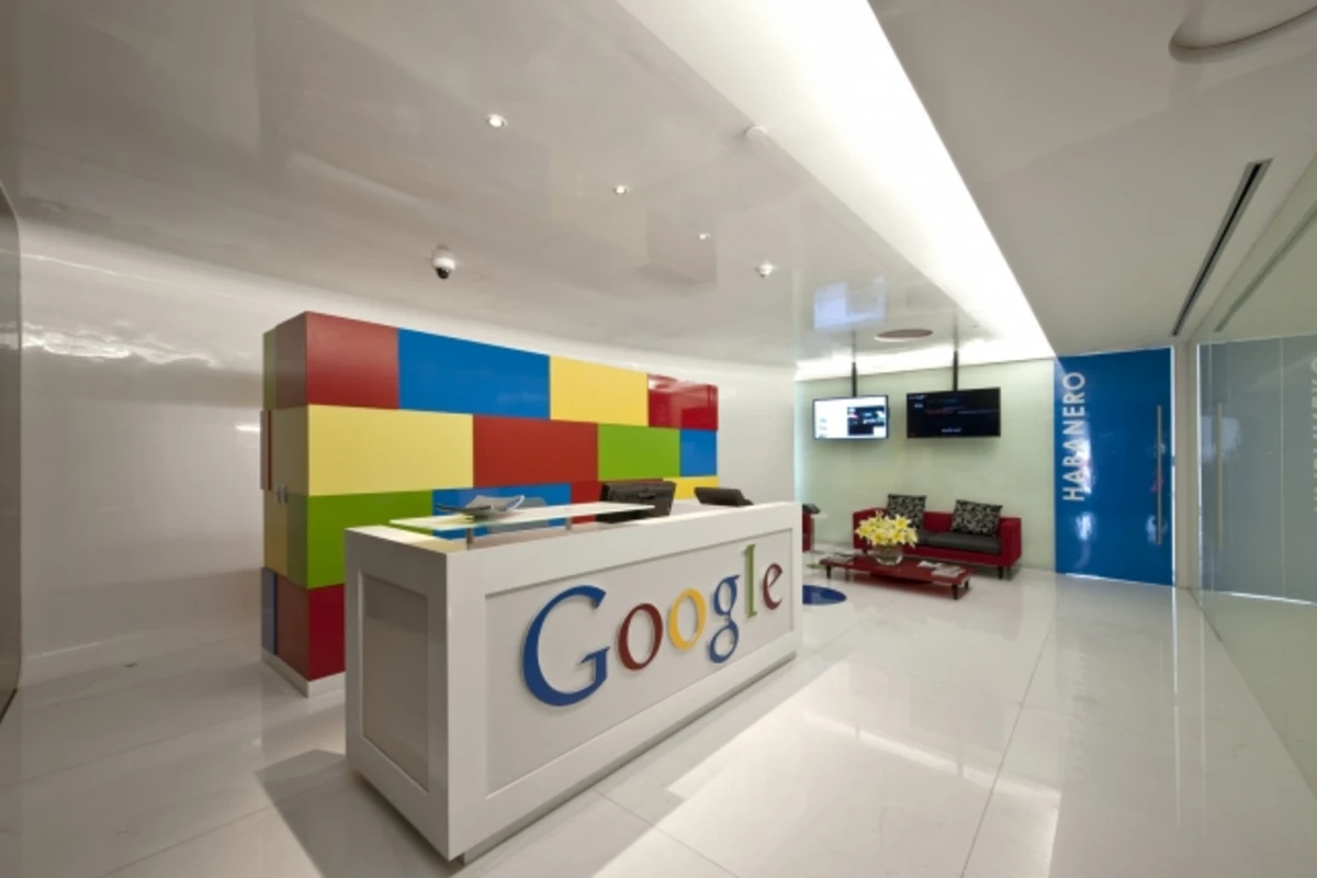 Удар молнии повредил данные части пользователей сервиса Google