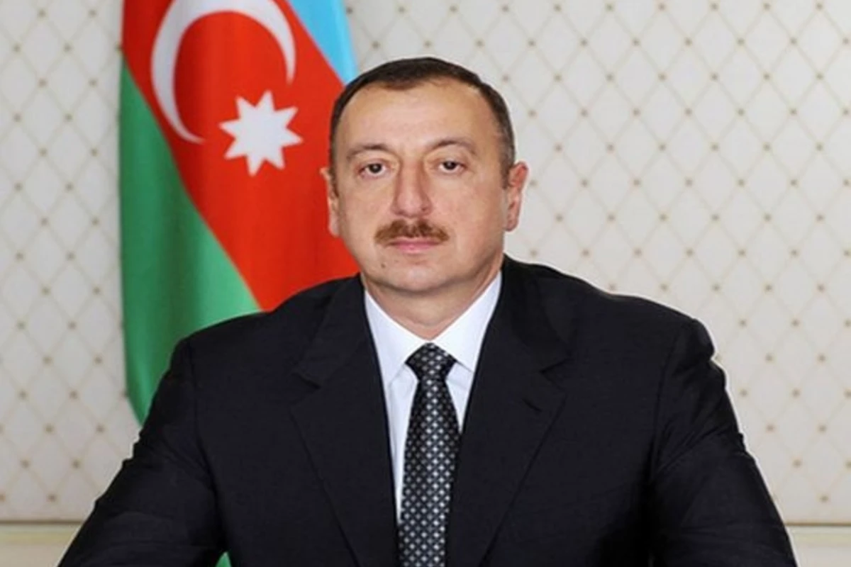 Президент Ильхам Алиев поздравил Порошенко с Днем независимости