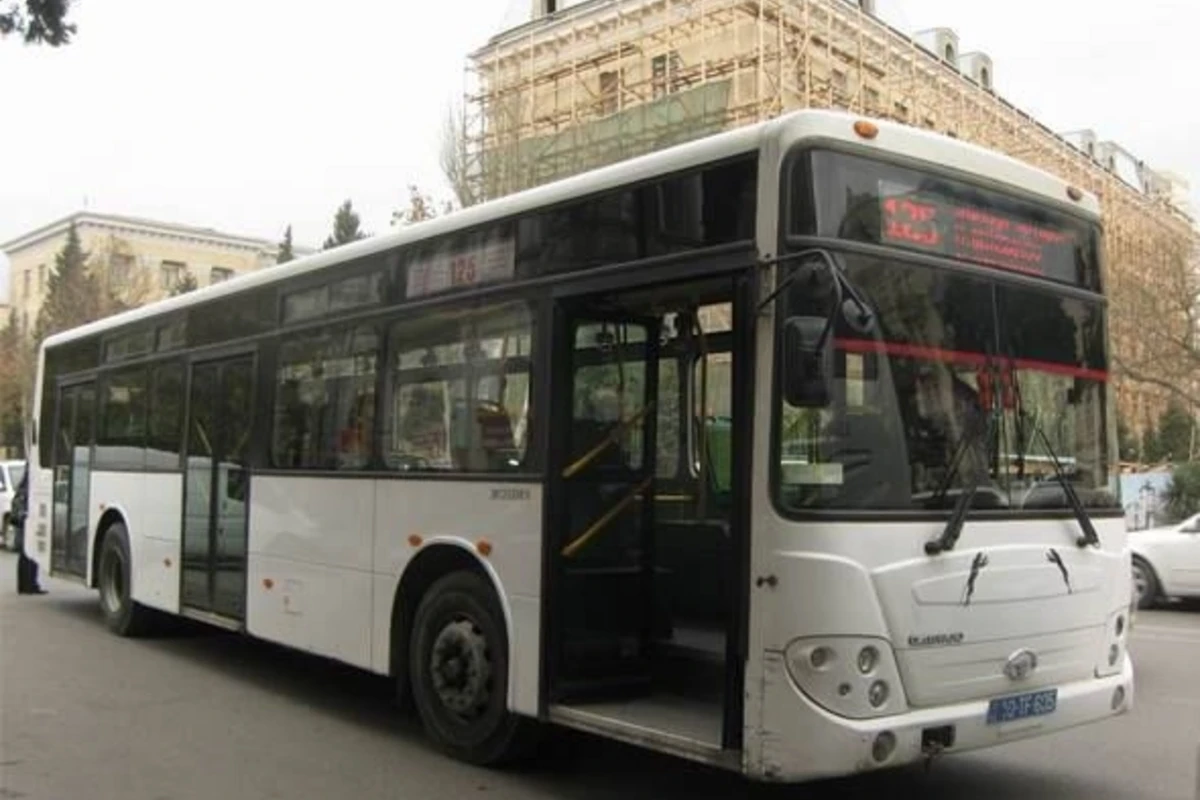В Баку около 100 автобусов отправлены на штраф-стоянку