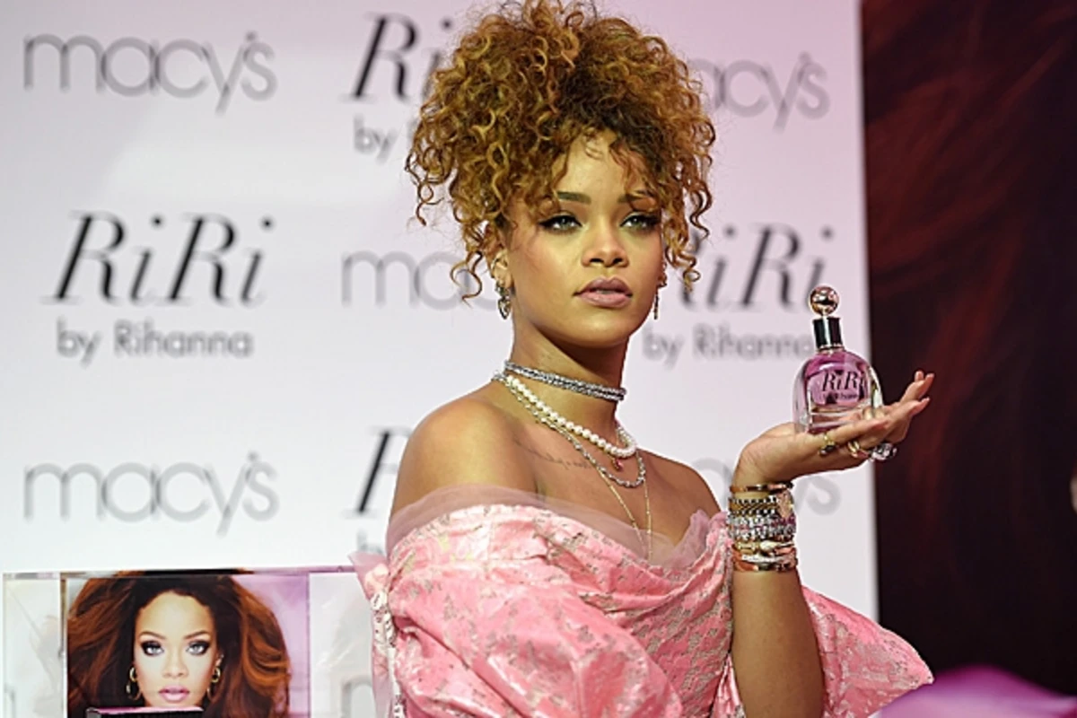 Рианна представила свой новый аромат RiRi