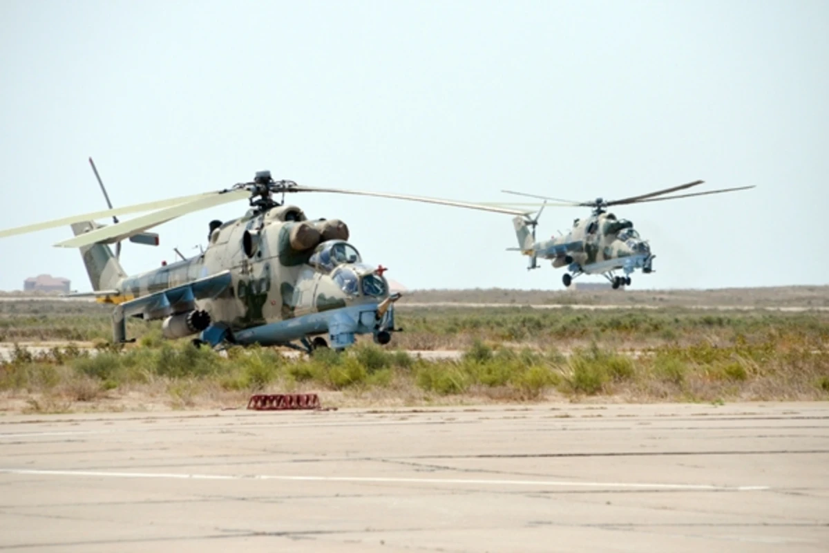 Azərbaycan helikopterlərini səmaya qaldırdı (VİDEO, FOTO) Azərbaycan helikopterlərini səmaya qaldırdı (VİDEO, FOTO)