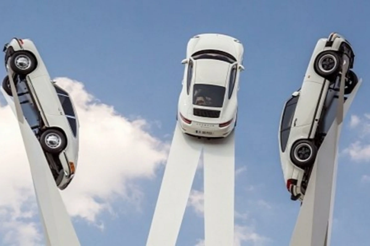 Скульптура Porsche украсила Штутгарт