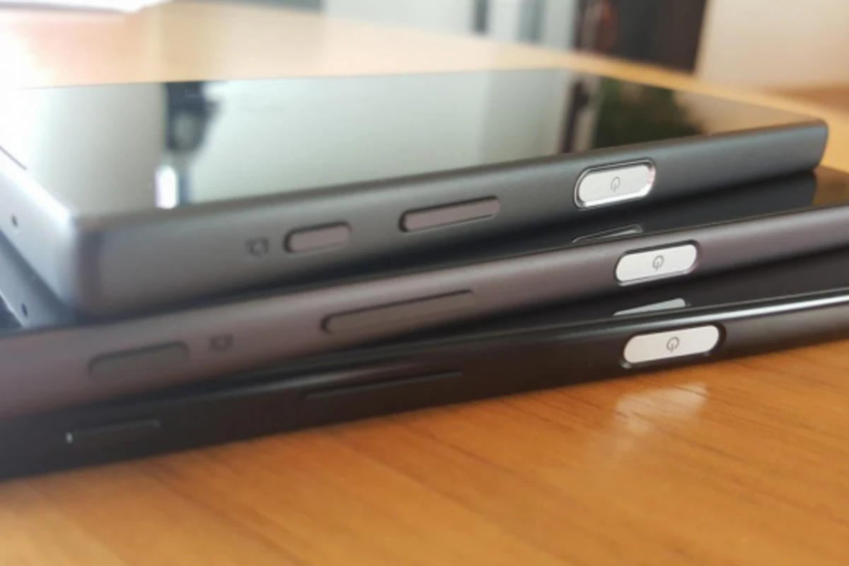 Фото неанонсированных смартфонов Sony утекли в сеть