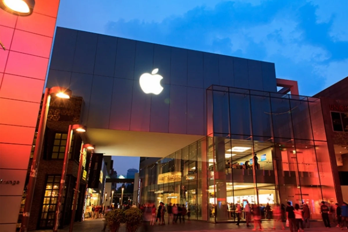 Оригинальные iPhone уже в Азербайджане