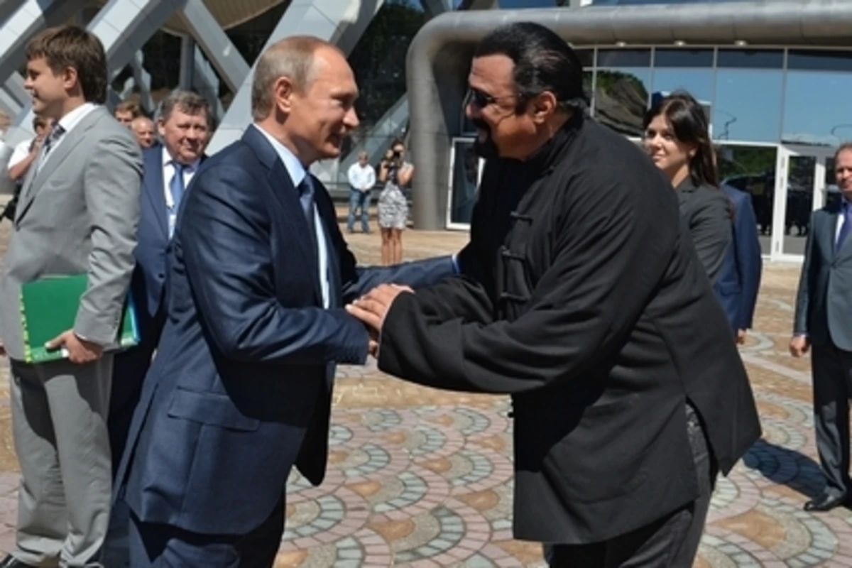 Путин отказался сразиться со Стивеном Сигалом