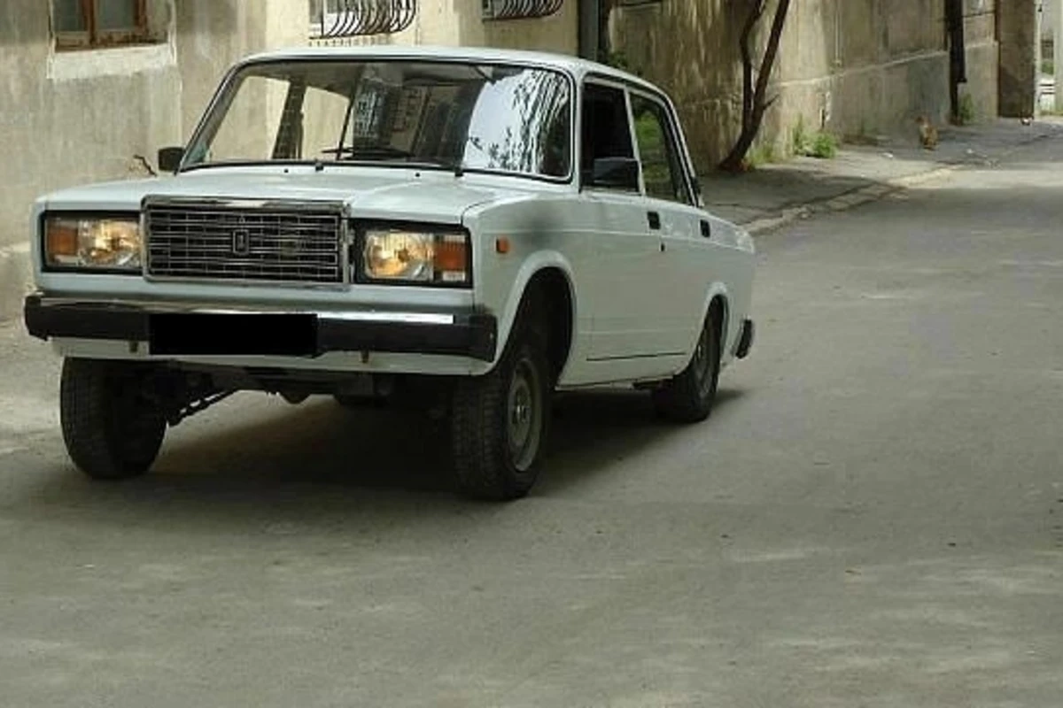 В Баку угнали семерку