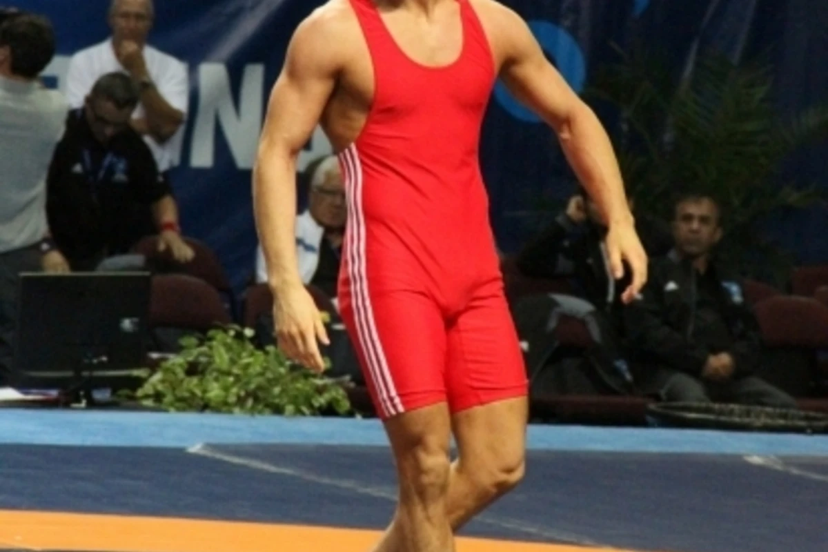 Расул Чунаев, одолев армянина, стал чемпионом мира (видео)