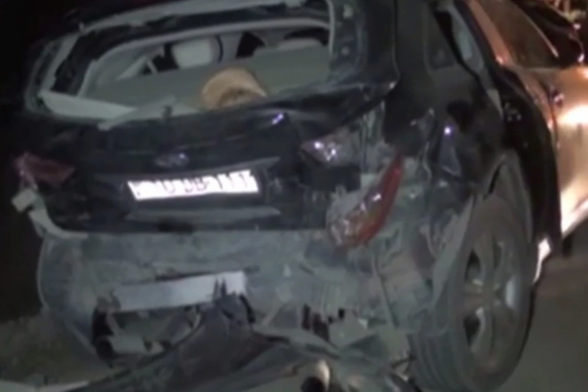 В Азербайджане столкнулись эвакуатор и Infiniti (видео)