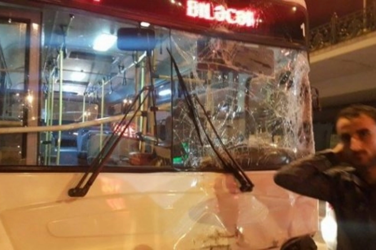 В Баку столкнулись два автобуса, есть пострадавшие