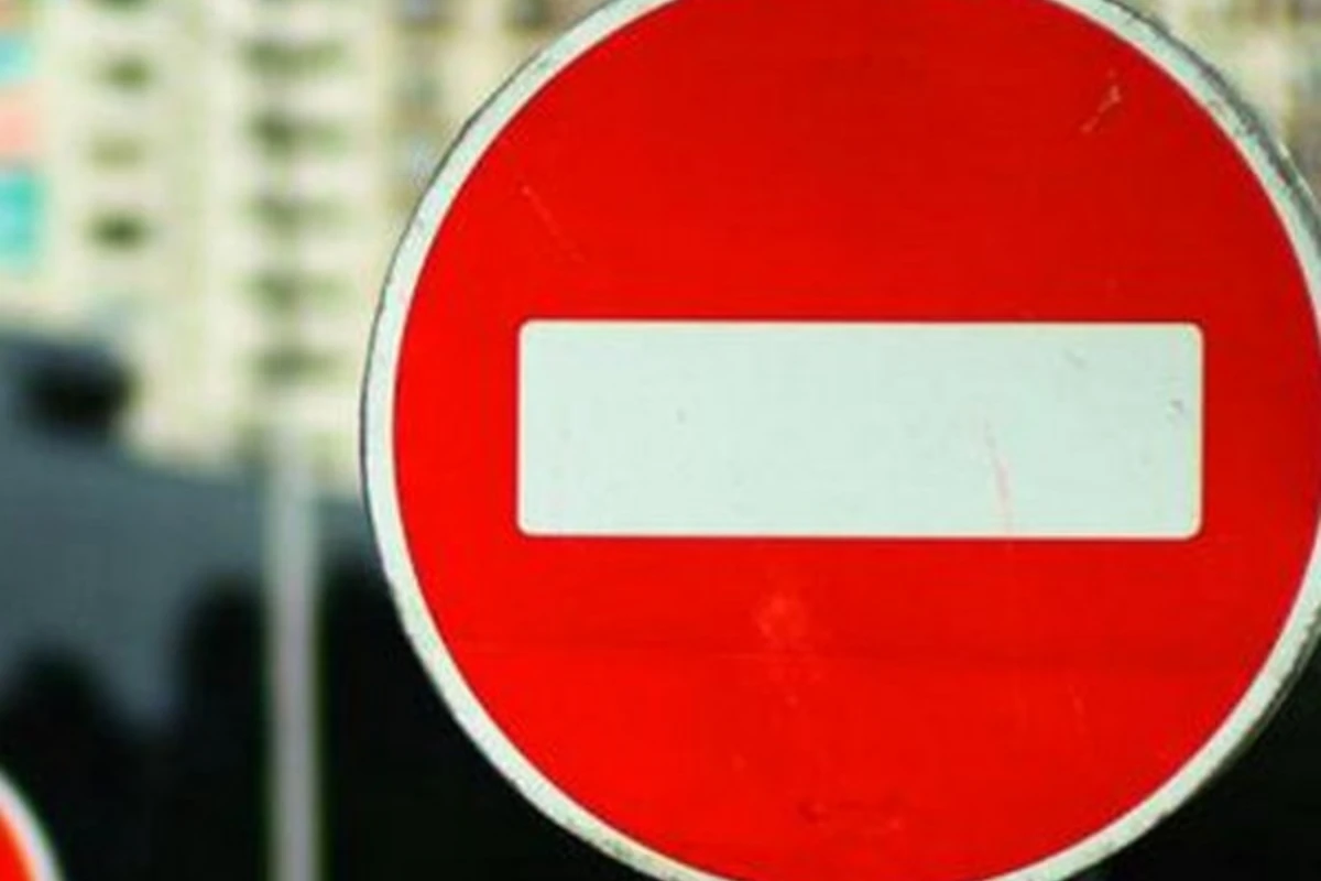 В Баку ограничено движение транспорта