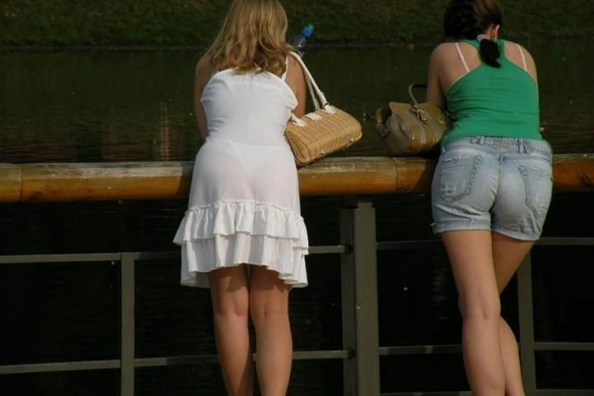 Qəribə geyimli küçə qızları (FOTO) Qəribə geyimli küçə qızları (FOTO)