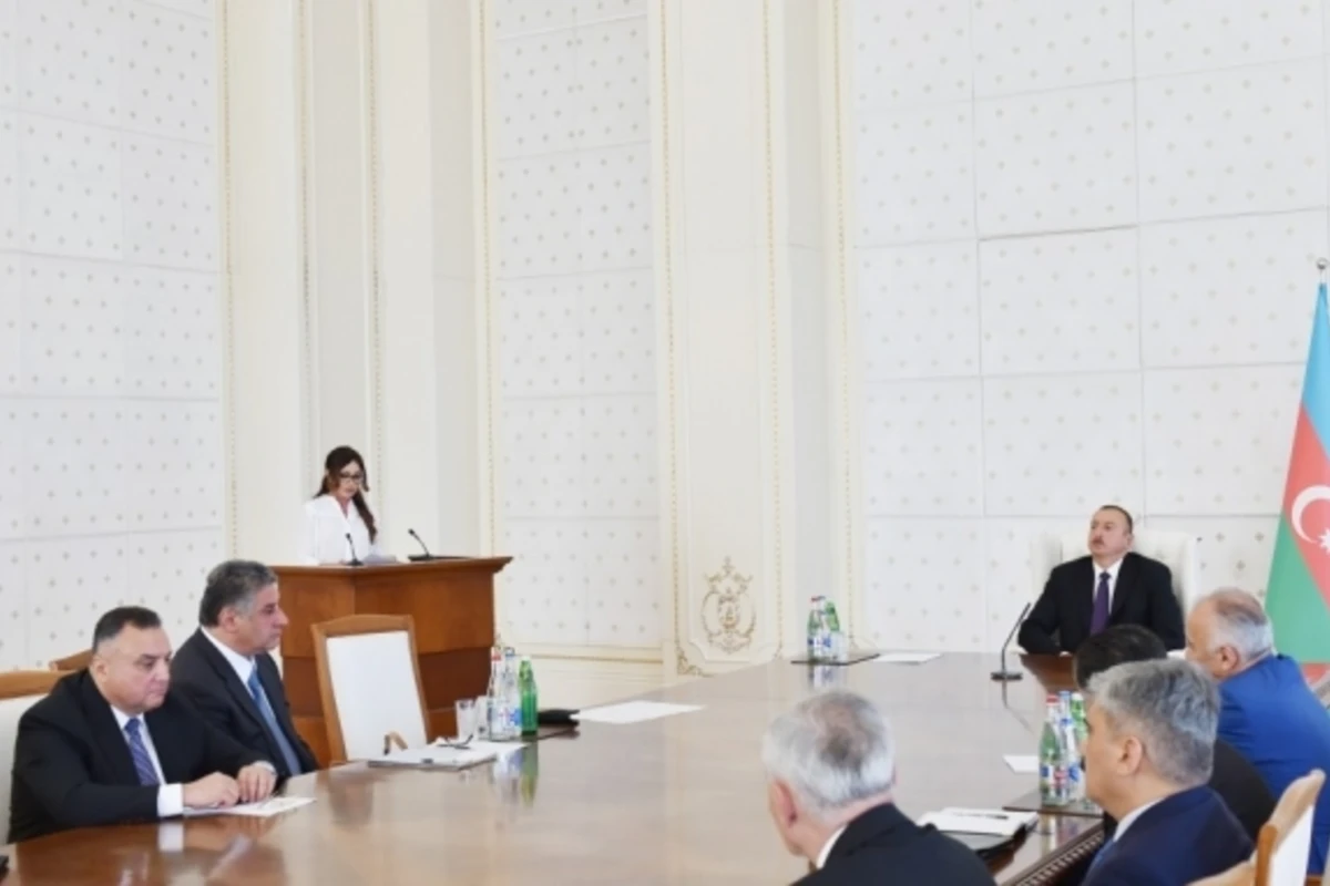 Президент Азербайджана собрал министров и провел заседание