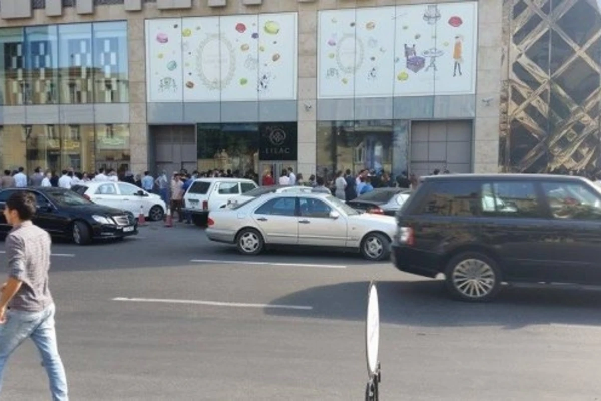 Port Bakuda həyəcan, yüzlərlə insan təxliyyə edildi (FOTO)
