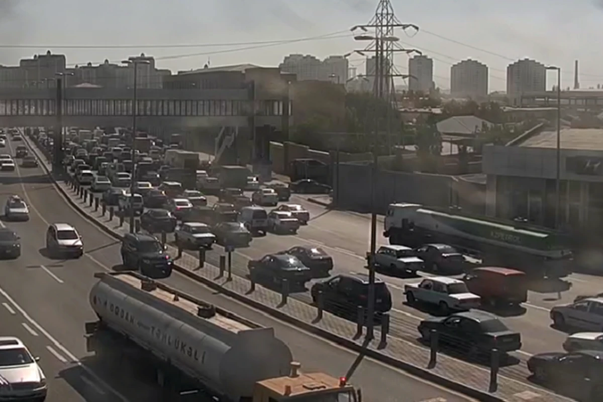 В Баку из-за ДТП образовалась пробка