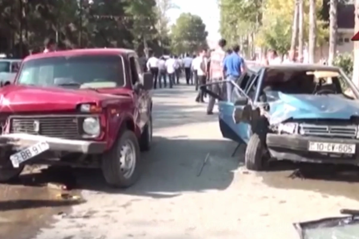 Два автомобиля столкнулись в Гёйчае (видео)