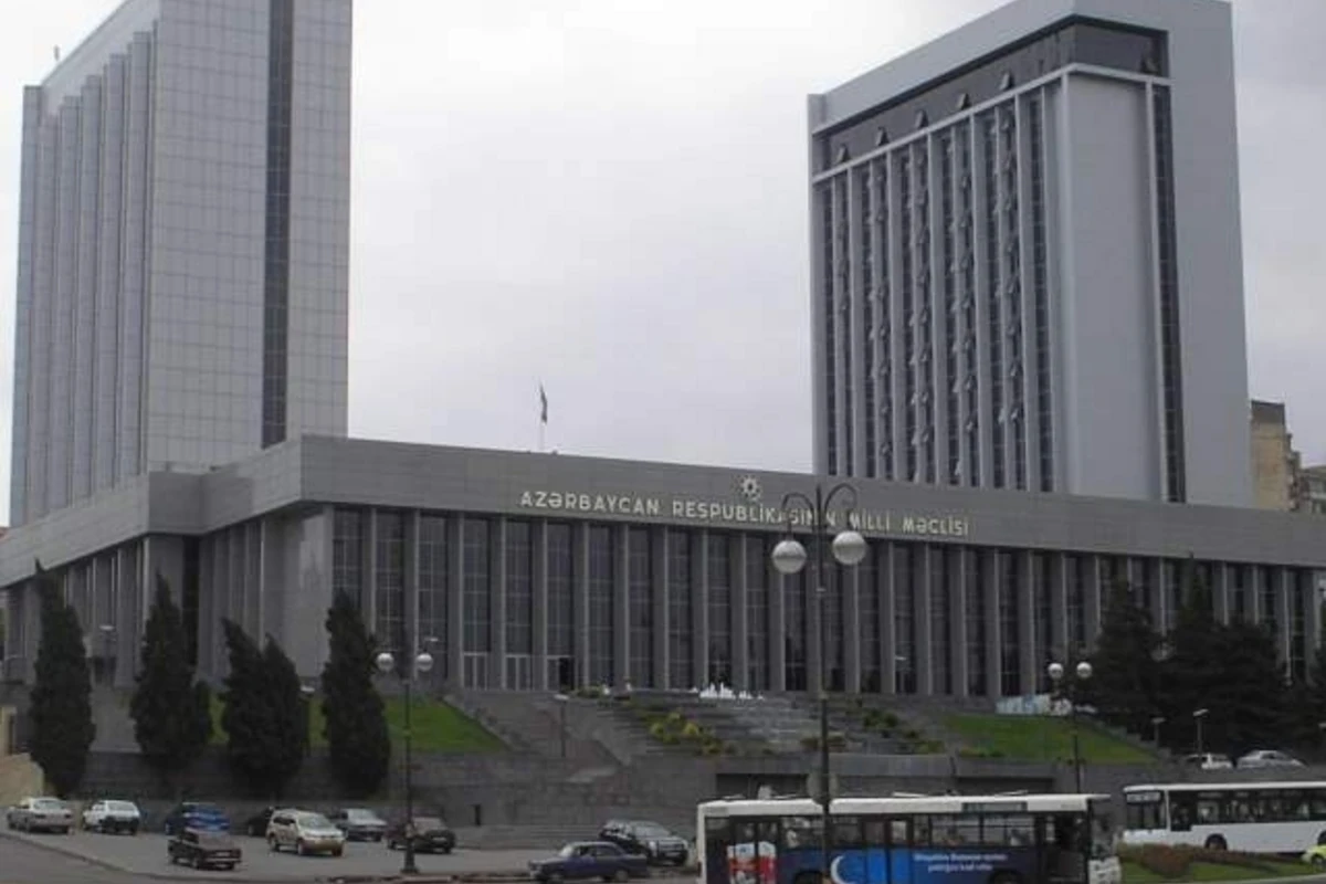 Началась осенняя сессия парламента Азербайджана