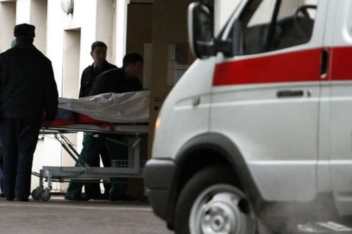 В Баку мужчина упал с 18 этажа