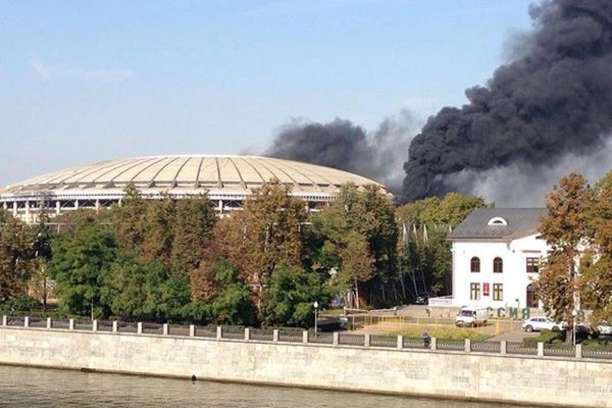 В Москве горит стадион Лужники