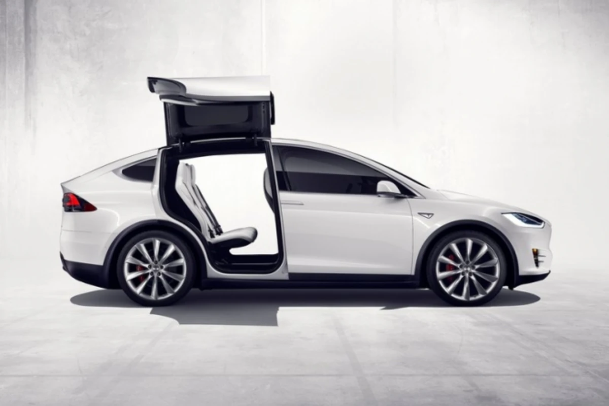 Доступный и компакный электрический вседорожник от Tesla появится в 2016 году