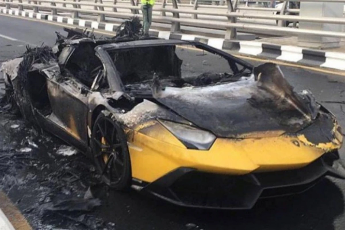 В Дубае сгорел еще один Lamborghini за полмиллиона долларов США (видео) В Дубае сгорел еще один Lamborghini за полмиллиона долларов США (видео)