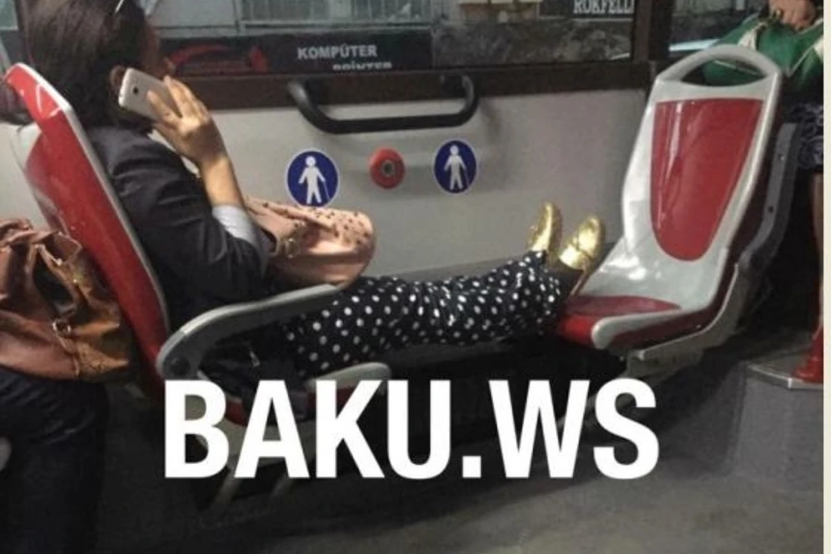 Bakı avtobusunda daha bir qalmaqallı olay (FOTO) Bakı avtobusunda daha bir qalmaqallı olay (FOTO)