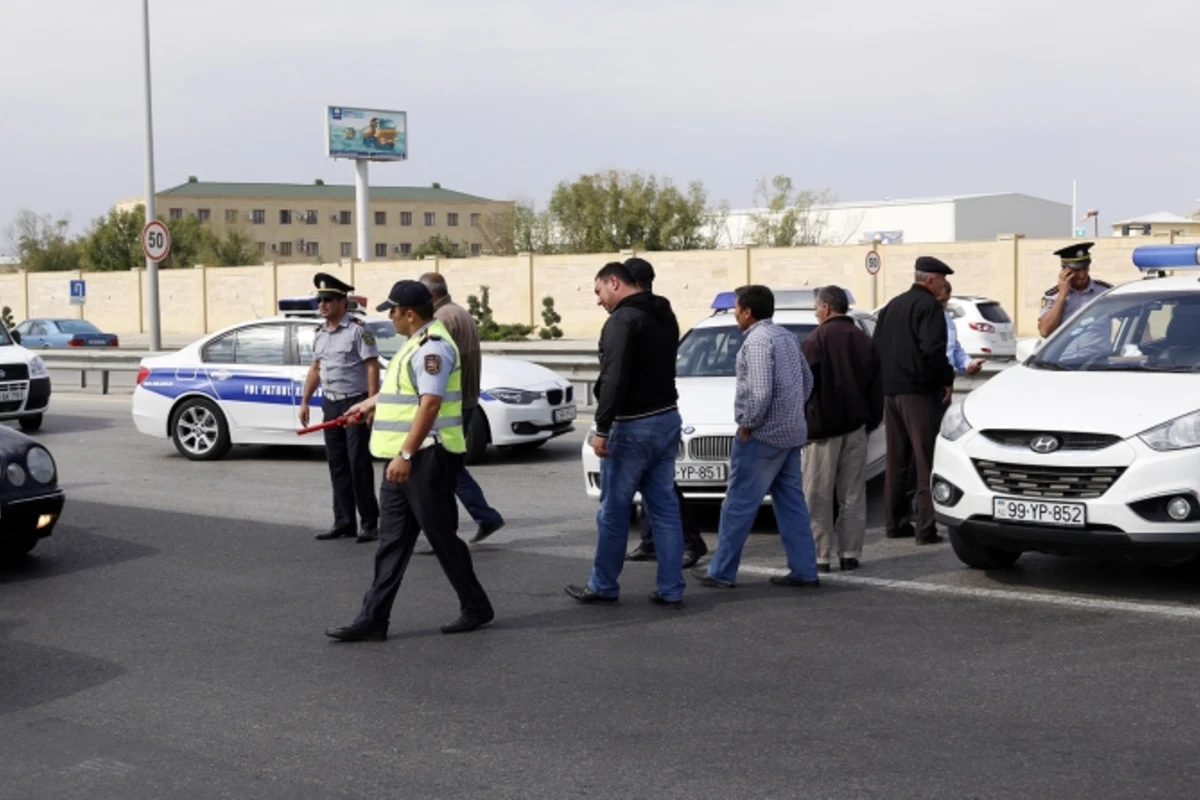 Приезжие из регионов Азербайджана атаковали сотрудников дорожной полиции