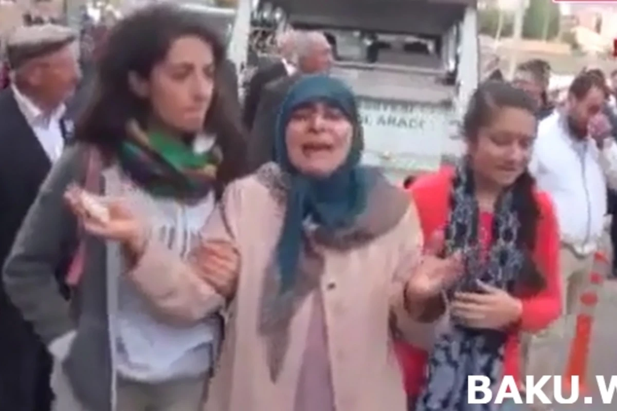 Ankara terrorunda ölən azərbaycanlının anası: Balam lay lay (FOTO, VİDEO) Ankara terrorunda ölən azərbaycanlının anası: Balam lay lay (FOTO, VİDEO)
