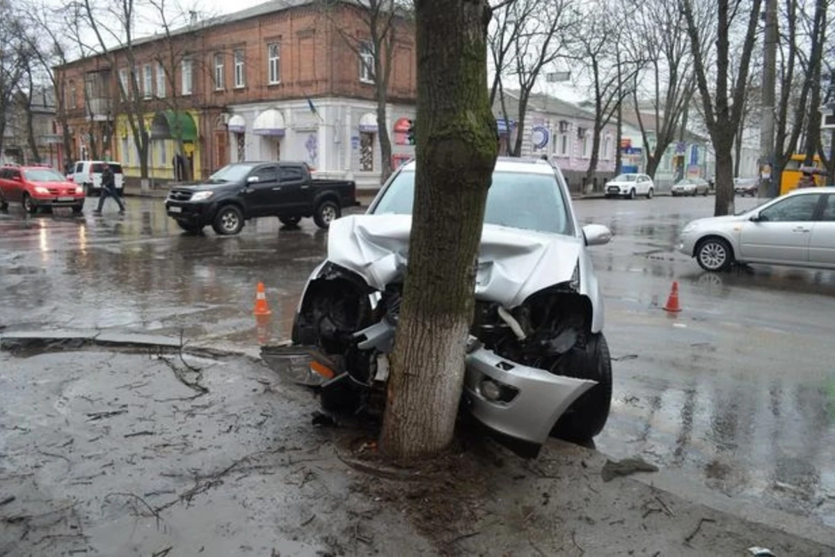 В Азербайджане школьник совершил ДТП, в результате чего скончался