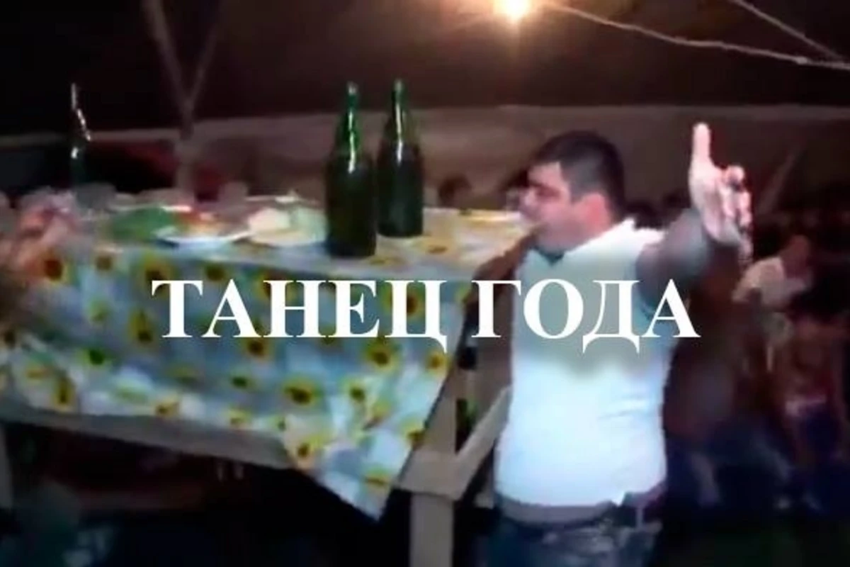 В Азербайджане мужчина танцевал на свадьбе со столом в зубах (видео)