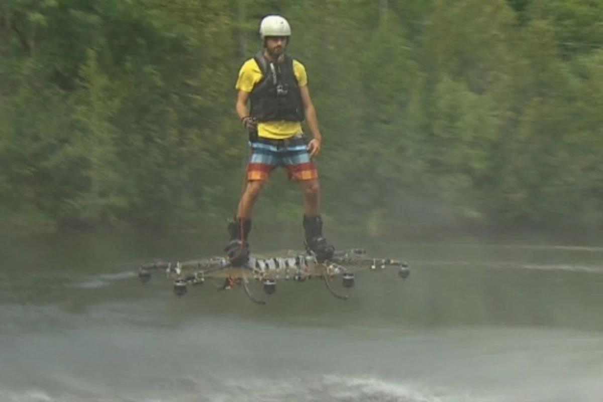 Летучий канадец установил мировой рекорд по дальности полета на доске (видео)