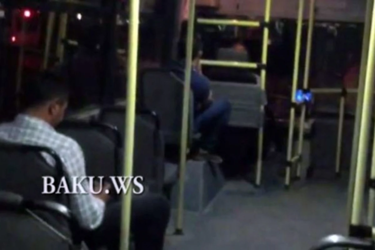 Очередной беспредел водителя автобуса в Баку (видео)