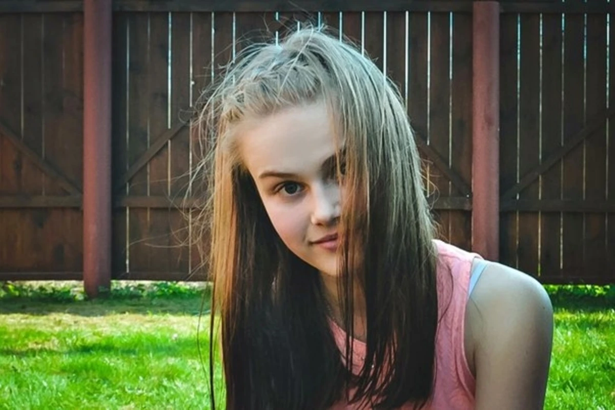 12-летняя школьница стала звездой YouTube, спев песню легендарного певца