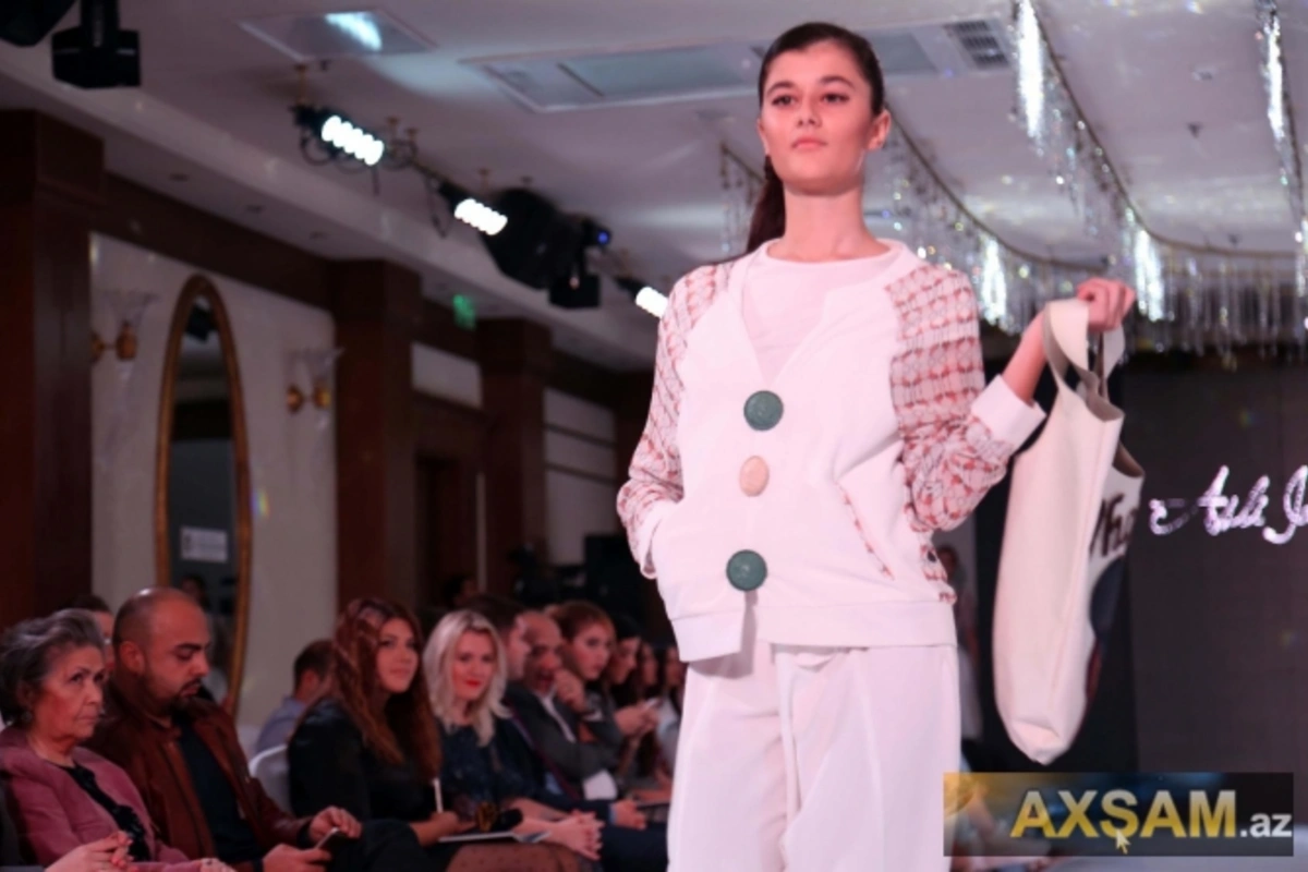 Дочь известной актрисы вышла на подиум