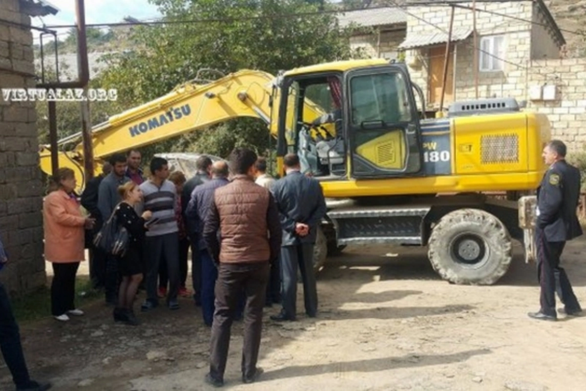 В поселке Зых сносят дома - жильцы грозятся самоубийством (видео)