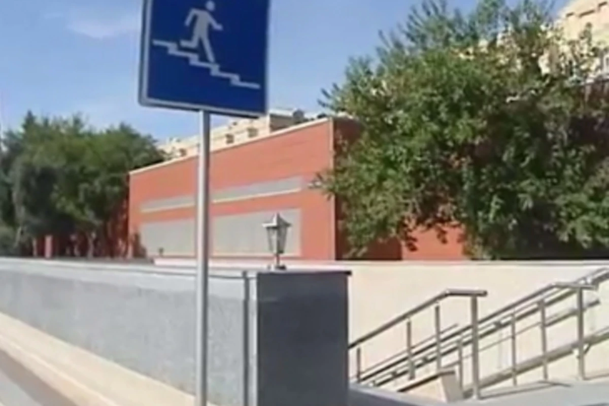 В Баку в двух местах установлены и подземные и надземные переходы (видео)