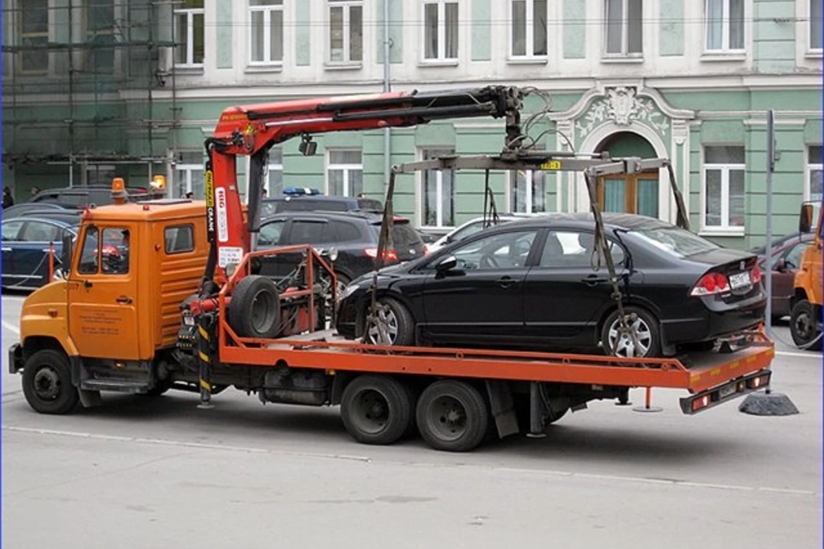 В Баку отбирают у водителей автомобили, купленные в кредит
