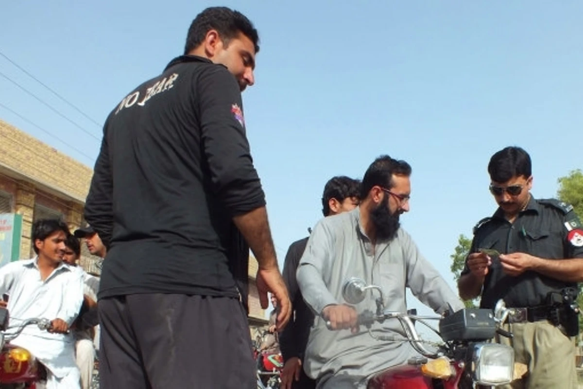 В Пакистане смертник подорвал себя в мечети