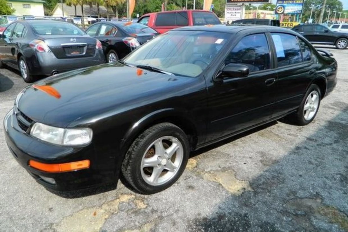 В Баку Nissan Maxima продан за 950 манат