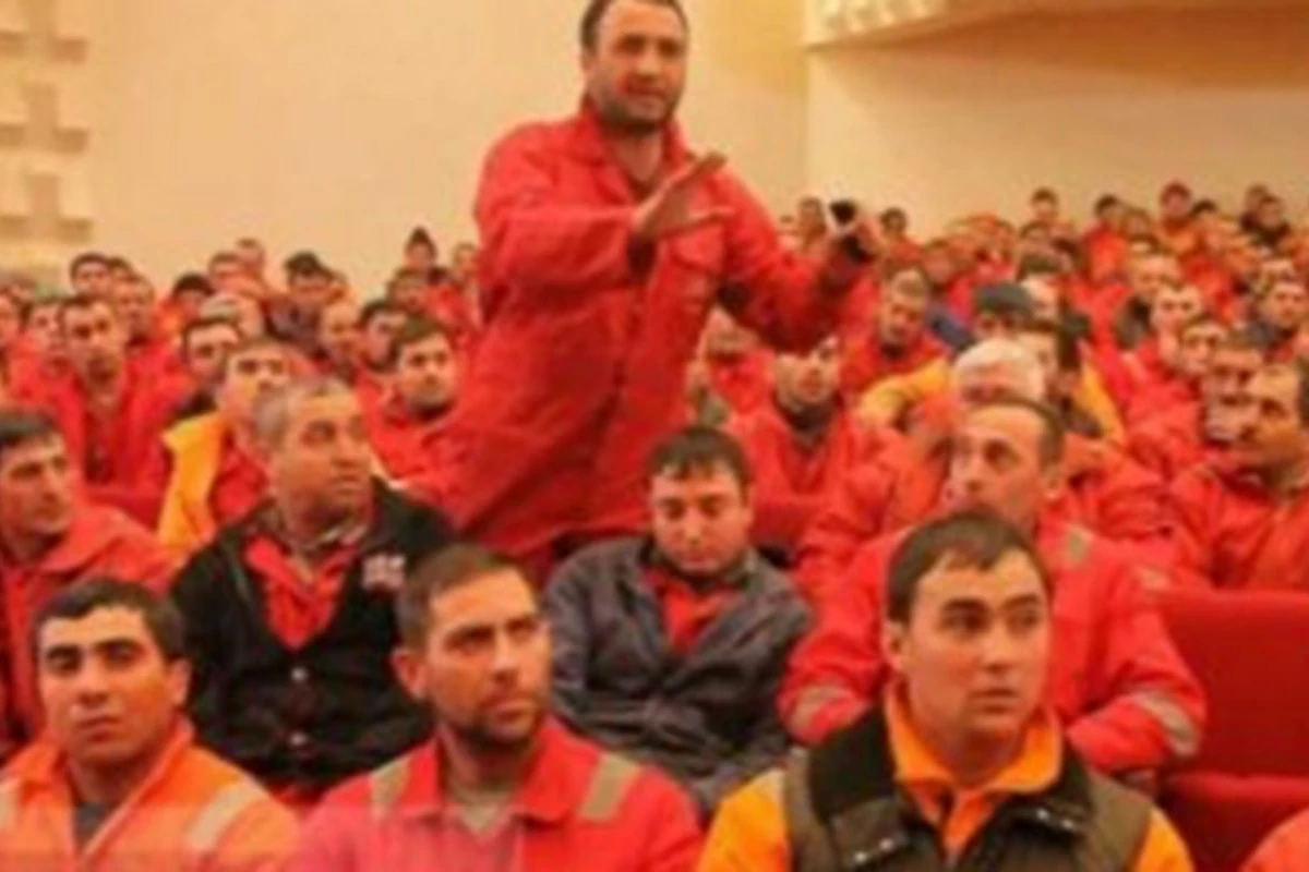 В Азербайджане нефтяники провели акцию протеста