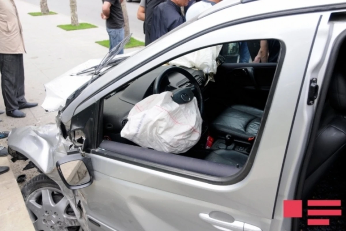 Число погибших в результате произошедшей в Евлахе аварии достигло 2 человек (видео)