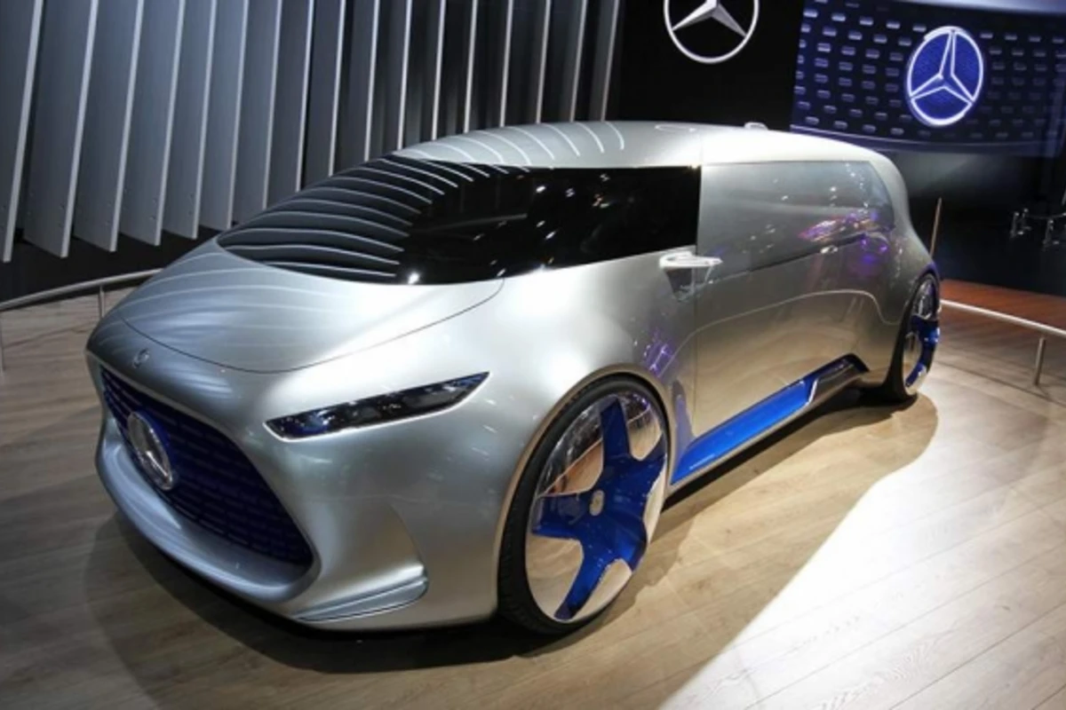 Mercedes показал беспилотный минивэн