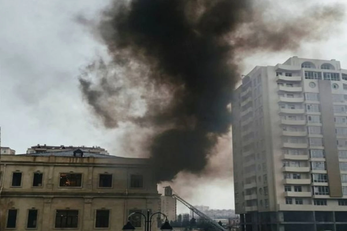 В Баку произошел сильный пожар, 12 человек эвакуированы