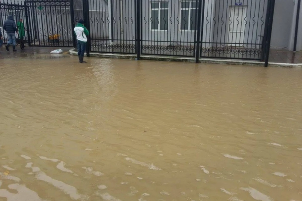 Центральный стадион Xазар-Лянкяран затопило