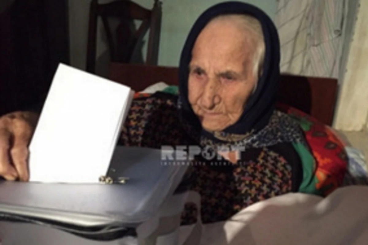 126-летняя избирательница проголосовала на выборах в Азербайджане