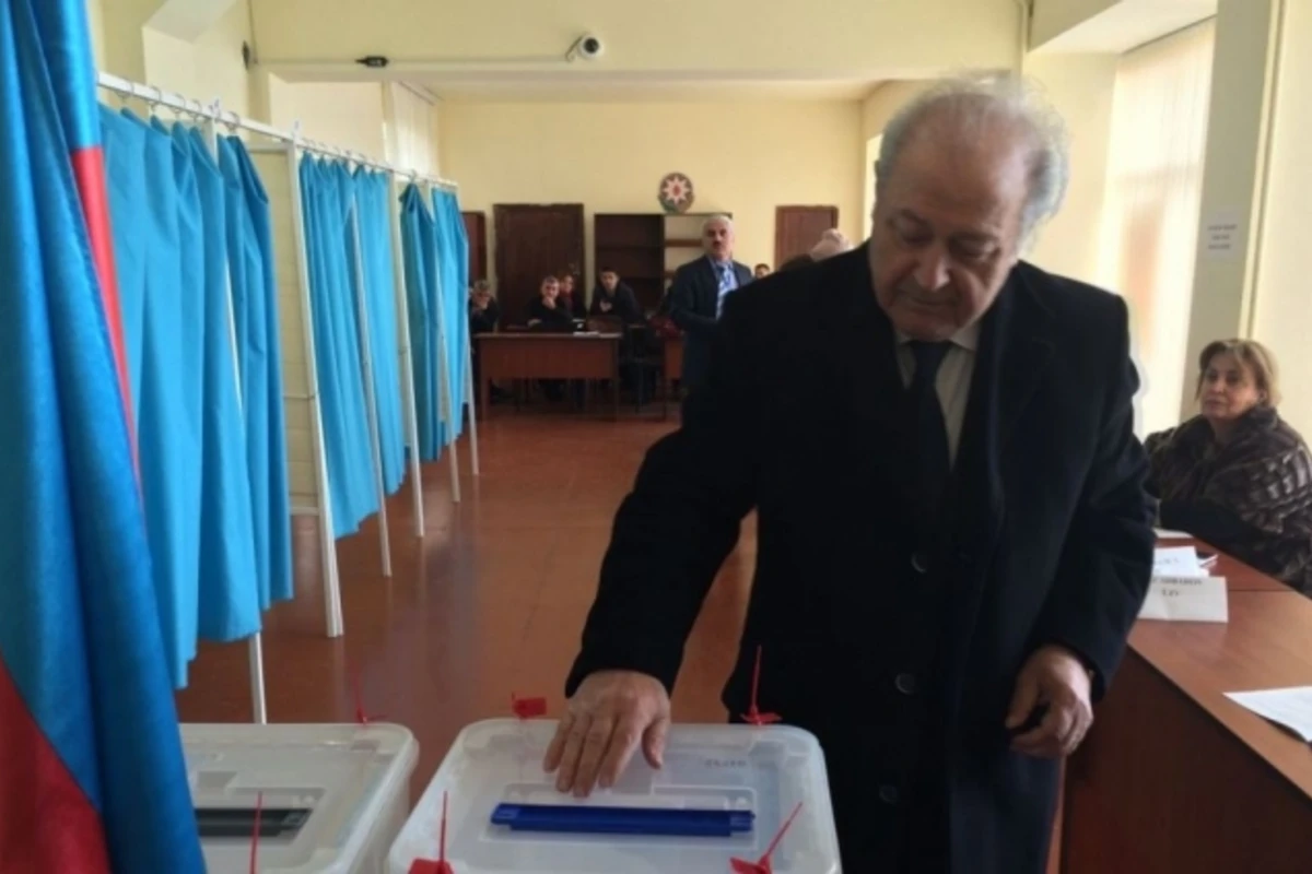 Бывший президент Азербайджана проголосовал на выборах в Милли меджлис