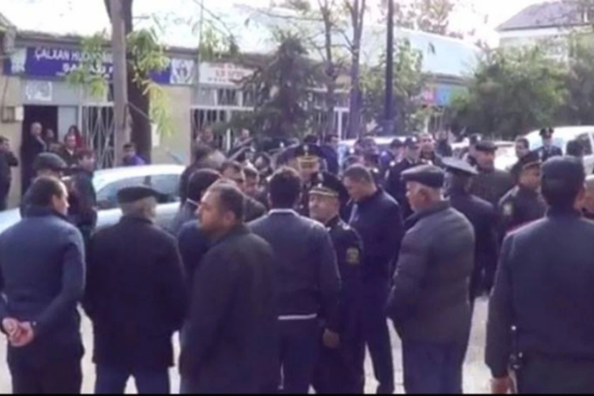 В Шемахе протестуют против итогов парламентских выборов по округу (видео)