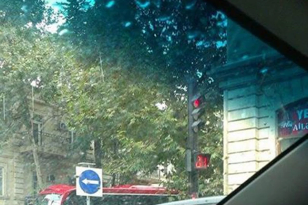 Bakıda sürücülər üçün yeni tələ: bu ərazilərdən keçərkən ehtiyatlı olun (FOTO) Bakıda sürücülər üçün yeni tələ: bu ərazilərdən keçərkən ehtiyatlı olun (FOTO)