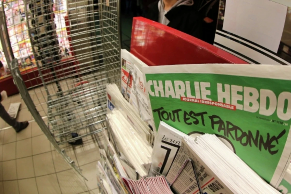 Charlie Hebdo опубликовал карикатуры на жертв крушения самолета А 321
